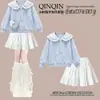 Conjunto de moletom de manga longa com gola boneca e saia, doce e estiloso, para meninas, exalando um charme de princesa.