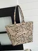 Estilo Coreano Nova Moda Tendência Estampa de Leopardo Bolsa de Ombro Design de Nicho Bolsa Tote Retrô Estilosa Bolsa Transversal Feminina de Grande Capacidade