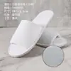Pantuflas Gruesas Personalizadas al por Mayor para Hoteles de Lujo, Casas de Huéspedes, Salones de Belleza, Hospitalidad Doméstica Desechable, Engrosadas para Uso en Hotel