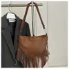 Bolso con Borlas para Mujer 2025 Nueva Moda Coreana Bolso de Hombro con Remaches Popular en Instagram Moderno Versátil Bolso Cruzado de Axila