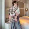 Lenço Versátil Estilo Coreano Outono Inverno Novo Aquecedor de Pescoço Falso Caxemira Moda Feminina Fofo Espessado Versão Coreana Xale Quente para Casal