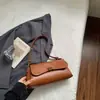 Bolso para Debajo del Brazo con Diseño Retro de Tapa Abatible Verano 2026 Nuevo Bolso Cuadrado Pequeño de Moda Nicho Bolso de Hombro Versátil para el Día a Día