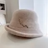 Estilo nacional hecho a mano esmalte flor de ciruelo borde ondulado sombrero de pescador niños otoño e invierno engrosado cálido sombrero de punto estilo Hepburn sombrero de cubo