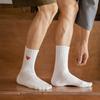 Nuevos Calcetines de Media Caña Bordados con Corazón para Hombre Otoño e Invierno Estilo Coreano Modernos Hip-Hop Transpirables de Algodón Calcetines para Hombre Transfronterizos Negros y Blancos
