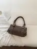 Bolsa para Motocicleta Remache Bolso de Mano Bolsa de Gran Capacidad para Mujer 2026 Nuevo Otoño Bolso de Hombro Texturizado para Viajes Diarios Bolso de Axila