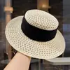 Sombrero de Paja Hueco de Estilo Old Money Francés con Copa Plana para Mujer, Sombrero de Sol de Verano para Vacaciones en la Playa con Ala Ancha para Protección Solar