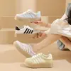 Zapatillas transpirables de malla con suela gruesa para mujer, nueva colección primavera/verano 2026, versátiles zapatillas de entrenamiento alemanas, calzado deportivo y casual que aumenta la altura para mujer