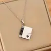 El collar de libro se puede diseñar con fotos y muestras, texto, patrones, grabado láser, superventas transfronterizo, estilo nieta, madre