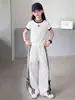 Conjunto de Verano para Niñas, Estilo Delgado, Nuevo Modelo 2026, Conjunto Deportivo de Dos Piezas con Manga Corta y Shorts Estilo Coreano para Niñas Mayores, Elegante Conjunto de Dos Piezas