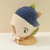 Bonitos y adorables gorros de otoño e invierno para niños, con diseño de poner, material de punto y una serie de dibujos animados, que brindan abrigo y protección para los oídos para bebés y niños pequeños.