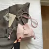 Bolsas Populares da Moda Deste Ano para Mulheres, Nova Bolsa Transversal Saco de Cordão com Design de Nicho para o Verão de 2025, Bolsa Saco Estilo Coreano