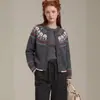 Foto real de un elegante suéter jacquard floral Fair Isle, cárdigan de punto suave y acogedor para mujer, suéter abrigo de otoño e invierno