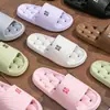Pantuflas de Baño para Mujer Interior Casa 2025 Nuevas Baño Antideslizantes Eva Suela Gruesa Recortadas Sandalias con Aberturas para Mujer Verano