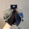 Presilha Grande para Rabo de Cavalo com Pingente de Pérola e Laço Floral Estilo Coreano Versátil Fofa Suave Acessório de Cabelo para a Parte de Trás da Cabeça