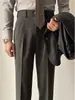 Calça de Terno de Moda Tendência de Cintura Alta para Homens, Calça de Alfaiataria Reta com Caimento, Calça Casual Versátil de Cor Sólida