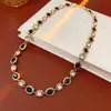 Set de pendientes redondos y collar vintage, cadena para la clavícula estilo palacio retro, joyería de lujo ligero de alta gama para mujer