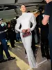 En stock Nuevo Vestido Blanco con Pliegues Tridimensionales en Forma de Corazón, Falda Larga que Ceñe la Cintura, Elegante Vestido de Noche Estilo Pasarela