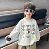 Q095 Camiseta de algodón de manga larga para niño, estilo primavera/otoño, estampado de estrella de cinco puntas moderno, camiseta base blanca a la moda