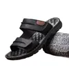 Sandalias para Hombre de Venta Caliente Transfronteriza de Amazon Verano Exteriores Antideslizantes Suela Suave Playa Doble Uso Chanclas Casuales 8903