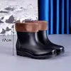 Botas de trabajo de caña alta, talla extragrande, botas de lluvia impermeables para hombre y mujer, botas cálidas para cocina, botas de pesca, botas de lluvia de caña media con forro de polar, botas de goma
