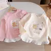 Camiseta de Manga Longa Outono para Meninas 2025 Nova Moda Doce Estampa de Desenho Animado Bainha com Retalhos Camisa Base Tendência 6