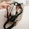 Bolsa de maquillaje de malla flocada con diseño de corazón, bolsa portátil para retoques de labial, almacenamiento de viaje de gran capacidad, neceser ampliado