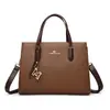 Bolsa de Mão Feminina Elegante e Estilosa, Novo Estilo Transfronteiriço, Bolsa para Mulheres de Meia-Idade, Pode Ser Usada no Ombro ou na Transversal, Bolsa Feminina de Moda de Nicho