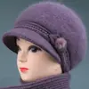 Chapéus de outono e inverno para mulheres de meia-idade e idosas, chapéus de tricô grossos e quentes de pelo de coelho com forro de veludo para senhoras idosas, avós, proteção contra o frio, proteção para as orelhas, chapéus de tricô