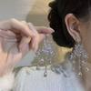 2025 Nueva Llegada Gota de Agua Borla Flor Pendiente Colgante Elegante Lujo Ligero Diamante Completo Flor Rosa Clip para Hueso de Oreja Aretes para Mujer sin Agujeros