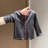 Camiseta de niña para Primavera y Otoño, moda elegante para bebés y niños, top básico a la moda con diseño de encaje y corazón estilo coreano, popular y moderno