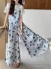 Conjunto de Verão Plus Size: um Conjunto Completo Muito Estiloso e Único de Blusa Floral Falsa de Duas Peças Casual e Calça Wide Leg para Mulheres