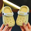 Crocs Infantis Verão Meninos Antiderrapante Interno Desenho Animado Meninas Crianças Pequenas Bebês Sandálias Sandálias de Praia para Exterior