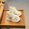 Zapatos para niña pequeña, nuevo estilo primavera y otoño, botines calcetín de princesa con hebilla de cuero para niños, botines pequeños de cuero estilo retro británico de punto volador