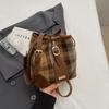 Bolsos de Moda Transfronterizos Otoño e Invierno para Mujer 2026 Nueva Moda Bolso de Hombro a Cuadros Bolso Cubo Versátil Casual Bolso Cruzado