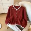 Artículo Popular de Alta Calidad de las Trece Líneas de Guangzhou ~ Cárdigan Elegante Delgado de Punto con Artesanía de Perlas para Mujer, Dulce y con Estilo para Otoño e Invierno