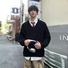 Outono Inverno 2026 Novo Suéter Masculino de Alta Qualidade com Decote V Camada Base Estilo Coreano Tendência Casual Versátil Tricô Retrô