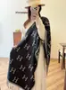 Bufanda de hilo transfronteriza europea y americana con letra H, moderna y a la moda, cálida y gruesa, con borlas largas, chal de doble cara y calentador de cuello