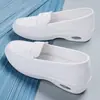 Zapatos de enfermera para mujer 2026 nuevo modelo de otoño, suela blanda, transpirables, cómodos, slip-on casuales, zapatos blancos para mujer