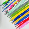 Tênis Branco com Degradê Colorido e Padrão Arco-Íris de Camada Dupla Estampado, Cadarços Brilhantes, Cadarços Multicoloridos, Atacado, Personalização