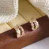 Pendientes de Clip para Oreja con Diseño de Disco Quilté Color Champagne para Mosquitos Lujo Accesible Diseño de Nicho Pendientes Únicos de Gama Alta Pendientes de Otoño e Invierno