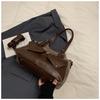Bolso pequeño retro de alta gama con contraste de color para mujer, bolso bandolera combinable para otoño e invierno 2024, bolso de mano portátil de moda.
