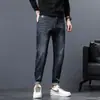 Jeans estilo K Marca de moda para hombre Pantalones largos casuales elásticos Pantalones rectos pequeños para hombre