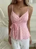 Camisole Europeia e Americana Estilo Cruzado para Primavera/Verão 2026, com Decote V, Ajuste na Cintura, Bordas Onduladas e Alças de Amarrar, Top Slim sem Mangas para Usar por Cima