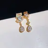Colar Pingente Redondo de Zircônia Super Brilhante Conjunto de Brincos Stud Exclusivos Moda de Luxo Leve Temperamento Versátil Joias para Mulheres