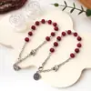 Caja Redonda Transparente de Rosas Estilo Retro Italiano Plata Antigua Real Corazón Sagrado de María Pulsera de Rosario con Cuentas de Madera Aromatizadas Rojo Oscuro