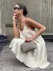 Vestido Cruzado Sencillo con Tirantes Finos Estilo Europeo y Americano Primavera 2026 Nuevo Sexy Espalda Cruzada Satín Corto