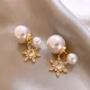 Brincos de Pérola com Floco de Neve Microcravejado Exquisitos e Doces, Brincos da Moda de Luxo Leve de Alta Qualidade, Brincos Elegantes e Versáteis para Mulheres