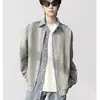 Wukong tem uma camisa cardigã patchwork de duas peças em estilo retrô para homens, um conjunto de outono moderno para casais e uma jaqueta casual versátil