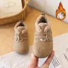 Sandálias Birkenstock acolchoadas de algodão para meninas, forradas com fleece, estilo quente de inverno, modernas, sola macia, sapatos pequenos de couro retrô infantis, sapatos de algodão para bebê