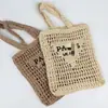 Nova bolsa de mão feminina trançada vazada transfronteiriça, bolsa de ombro, bolsa de palha de verão, bolsa tote de grande capacidade, bolsa de letras para férias